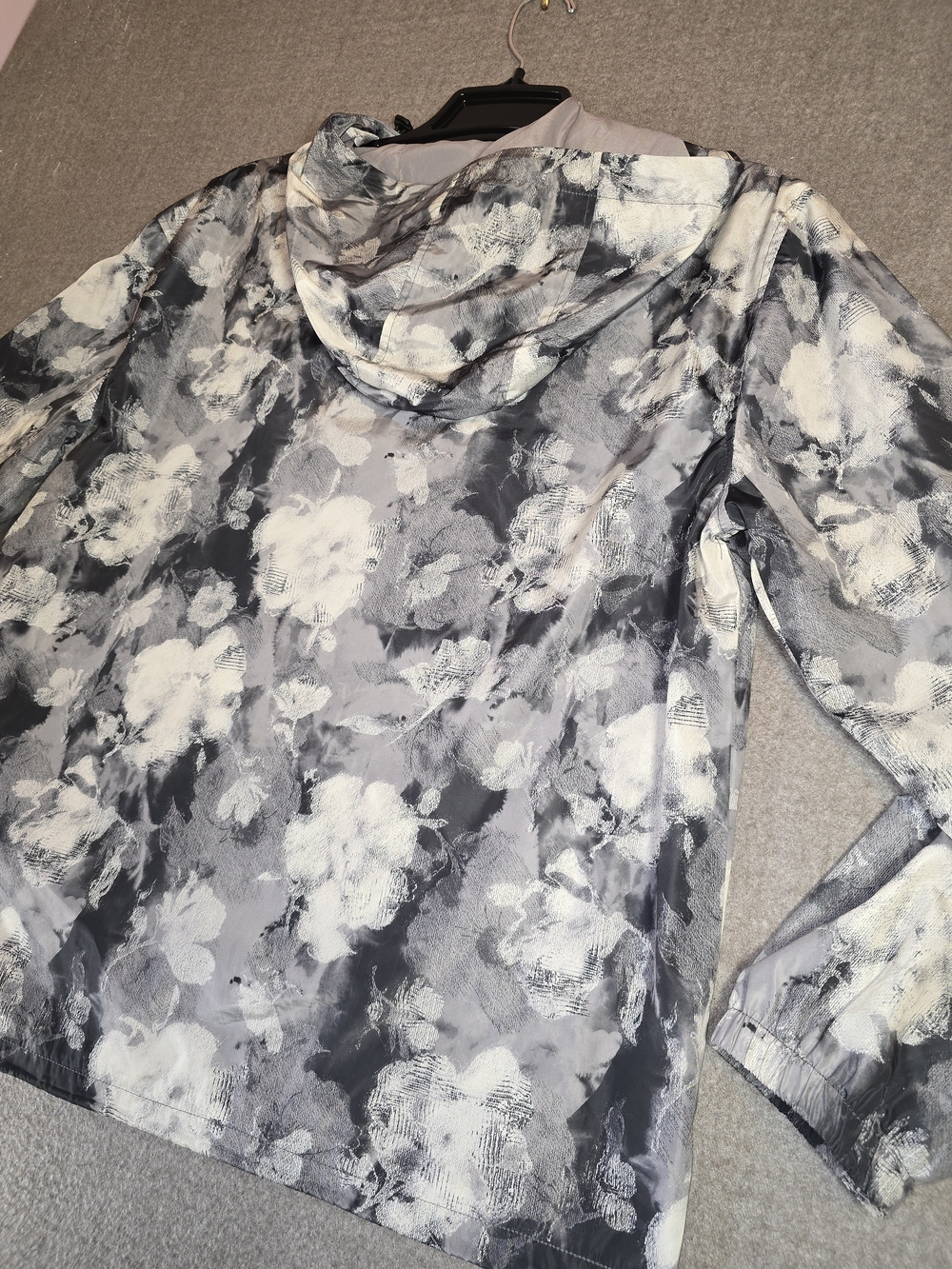 Original Use Gray & White Floral Windbreaker Medium - Picture 9 of 16